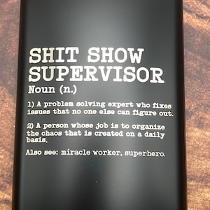 Frasco de cadera de 8 oz • • Grabado personalizado • Frascos personalizados • regalos únicos - Frascos grabados negros