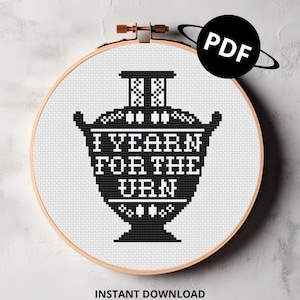 Könnte beinhalten: Schwarzweißes Kreuzstichmuster mit einer stilisierten Urne mit dem Text "I yearn for the urn".