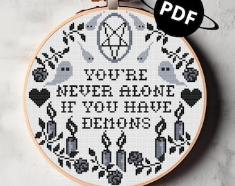 Nigdy nie jesteś sam, jeśli masz demony - cyfrowy wzór do haftu krzyżykowego - upiorny duch czarownicy xstitch