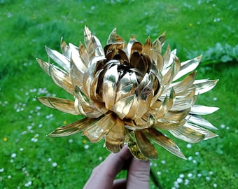 Cast Bronze Chrysanthemum Belt Buckle: Japanese Design  display picture 2