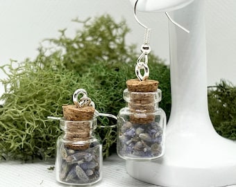 Pendientes de minitarro de hechizos rellenos de lavanda hechos a mano con ganchos hipoalergénicos de lavanda, joyería de tarro de hierbas, regalo para bruja, accesorio de la naturaleza hippie