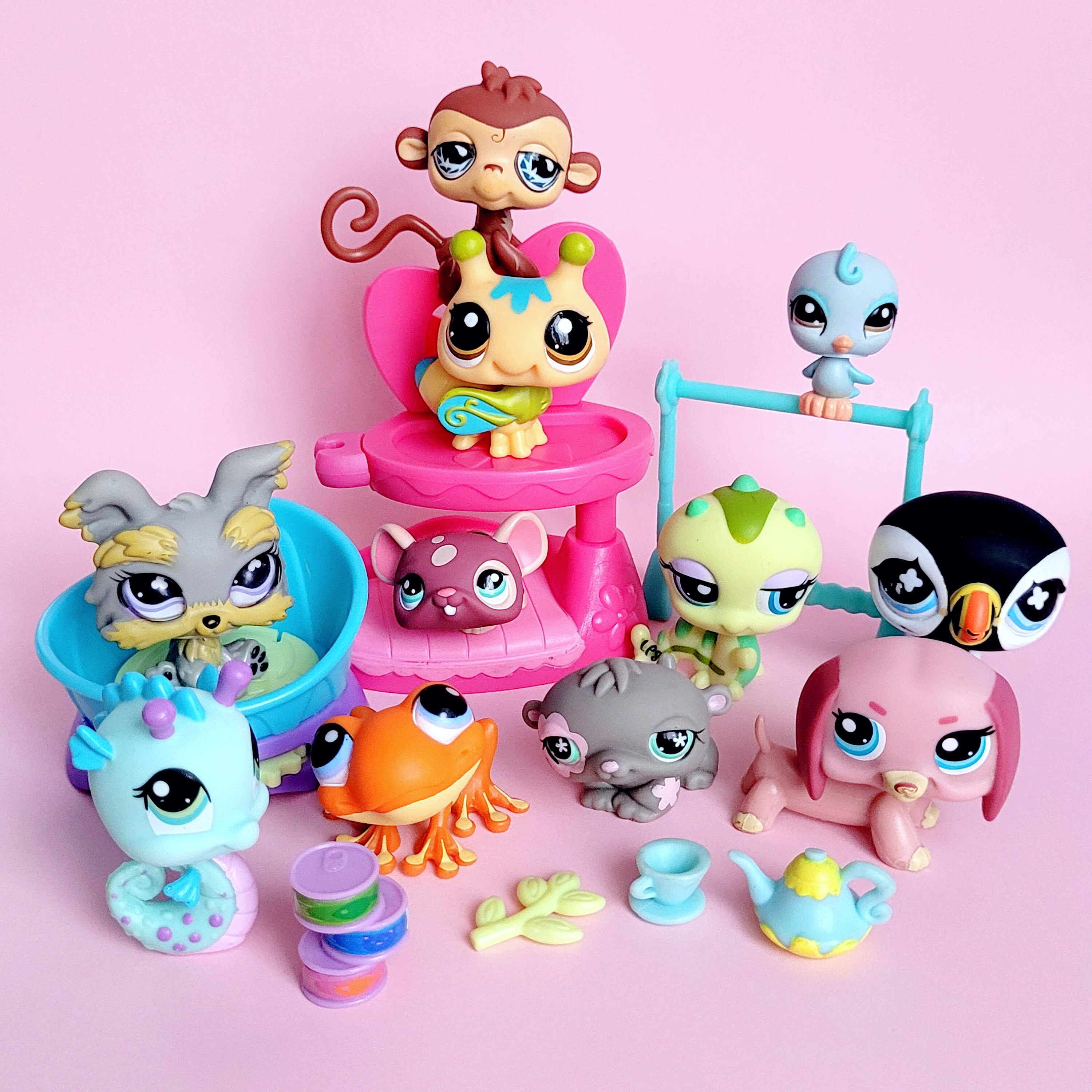 LPS Littlest Pet Shop set with 11 pets and accessories Hasbro 