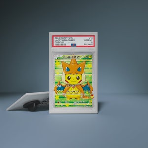 Anstecker: Pikachu mit Glurak Poncho 2016 Graded 10 Emaille Anstecker