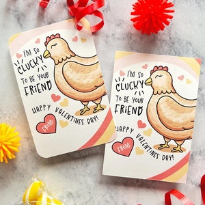 Carte de Saint Valentin poulet mignon imprimable, étiquette cadeau Clucky to be your friend, échange classe enfant, étiquette de cadeau de fête à la ferme, poule coq PDF