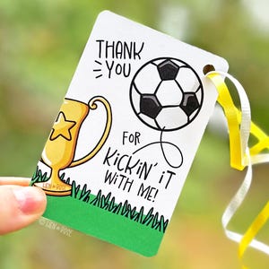 Niedlicher Fußball Geschenkanhänger zum Ausdrucken, Danke fürs Kicken mit mir, Geburtstagsparty Geschenkanhänger, Wertschätzungskarte für Trainer, Fußballmannschaft Snack, PDF