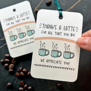 Étiquette de remerciement imprimable sur le thème du café, carte de remerciement mignonne avec un latte pour les enseignants bénévole secouriste, dessiné à la main