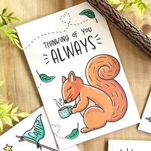 Tarjeta imprimible con linda ardilla pensando en ti, carta para un niño en el campamento, te extraño a lo largo de los kilómetros, correo para un amigo, novio o pareja