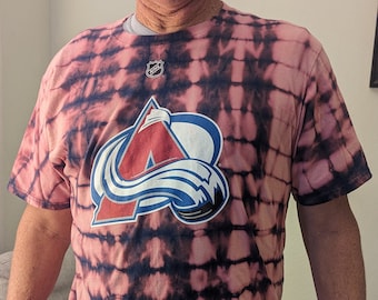 Fanatics Colorado Avalanche MacKinnon #29 T-shirt à cravate inversée retravaillé