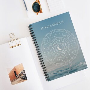 GEPERSONALISEERDE spiraal Zodiac Notebook - geregeerde lijn