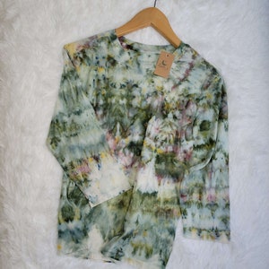 Size M Hand-Dyed 3/4 Sleeve T-shirt / Women&#39;s T-shirt / Women&#39;s Top / Blouse / Colorful T-shirt / Wearable Art / Bohemian shirt