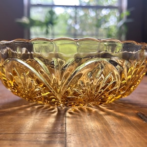 Anchor Hocking amber yellow pressed glass cameo and stars design serving bowl