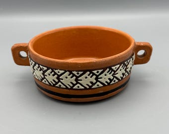 Vintage Peruvian pottery bowl