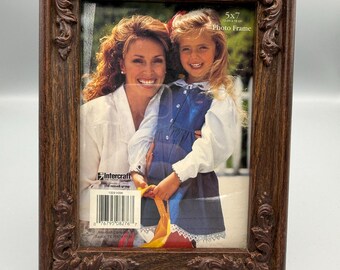 Intercraft ornate brown wood 5x7” picture frame