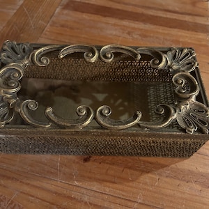 Caja de filigrana de caja de pañuelos vintage de latón adornada con tapa extraíble