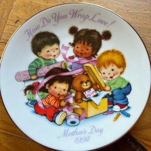 Avon 1992 Mother’s Day collectible plate