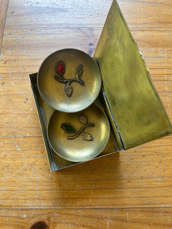 Pre-war China ornate brass box with 2 bowls with … - image 4