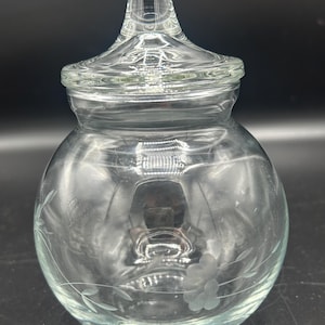 Princess House Heritage crystal floral etched candy dish with lid