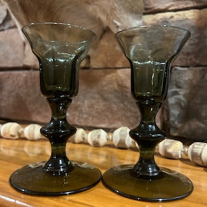 Set of 2 green glass candle holders