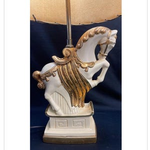 Keramik Pferdeskulptur Lampe