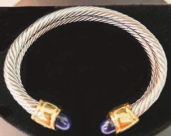 Bracciale rigido regolabile vintage Park Lane in argento con zaffiro blu e apertura a polsino aperto.