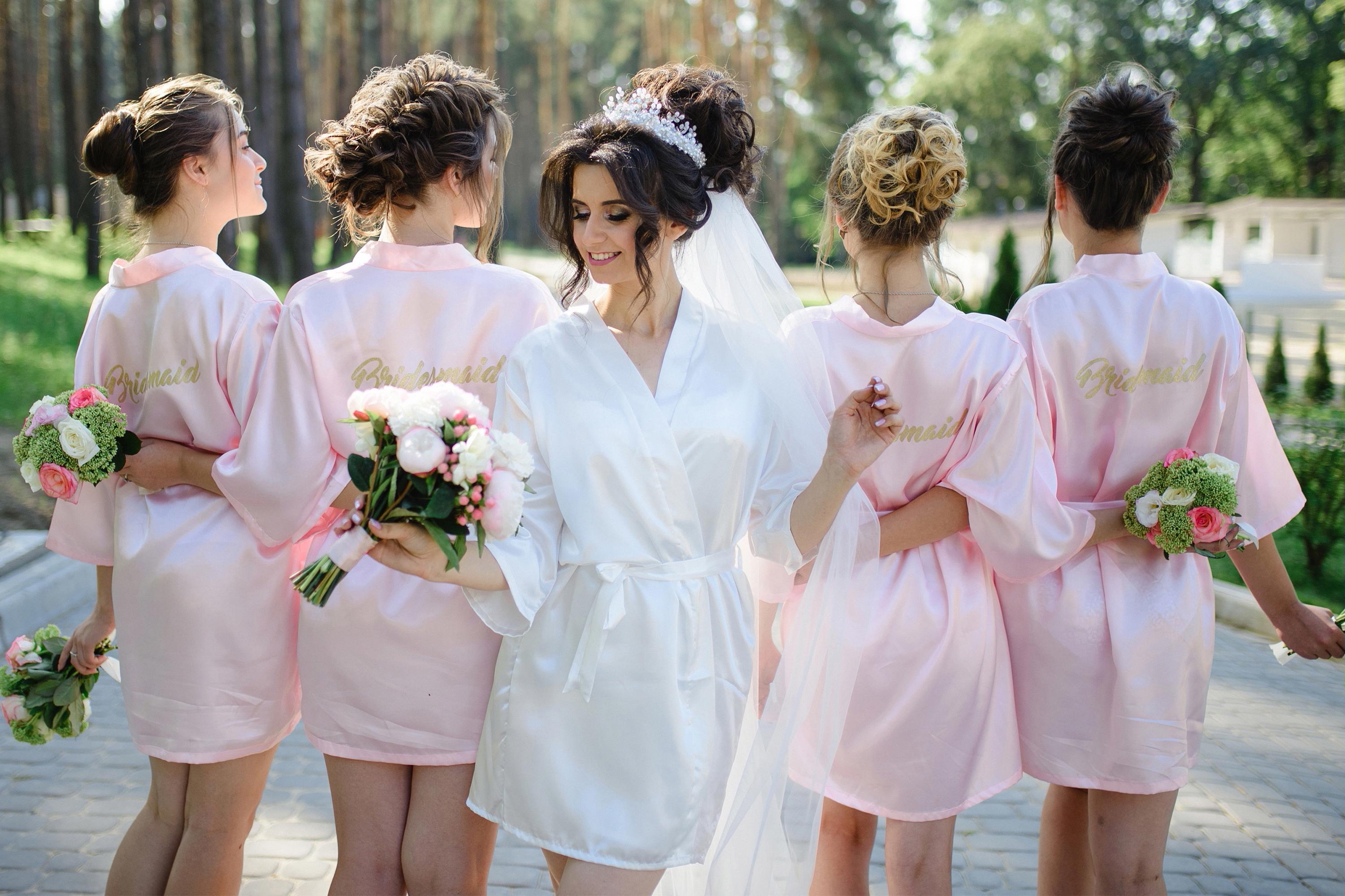 Accappatoio Kimono Da Sposa In Raso Con Scritta Glitterata 'Bridesmaid' - Champagne, Taglia S - 2