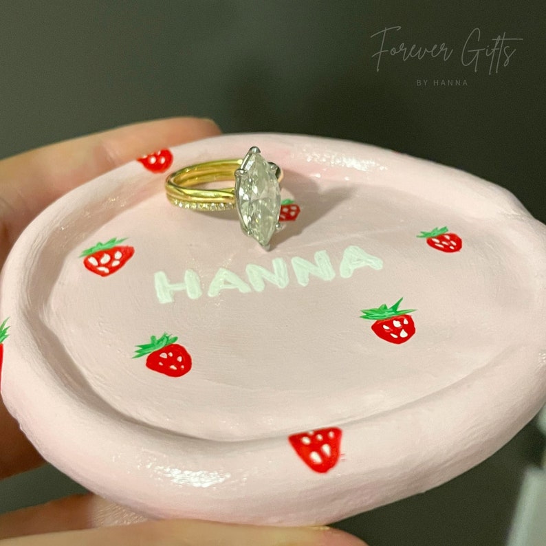 Elegance in every detail: light pink hand-painted air-dry clay ring trinket dish. An exquisite gift for bridesmaids, Valentine's, or weddings. Handcrafted with love, a unique addition to your special moments.