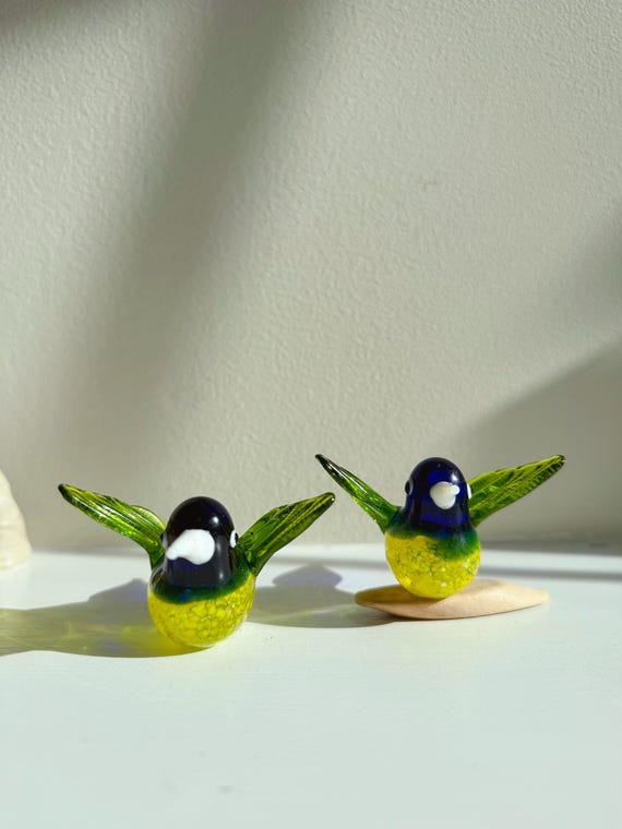 手吹きガラスの鳥の置物：赤い頭と青い鳥のオーナメント - Etsy 日本