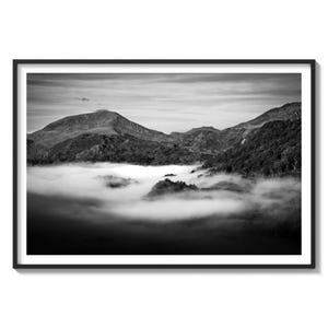 Fotografia do Parque Nacional de Snowdonia, Paisagem de Montanhas Nebulosas, Impressão de Belas Artes do País de Gales, Preto e Branco, Picos Nebulosos, Arte de Parede Cênica, Sem Moldura