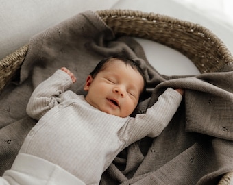 Couverture bébé tricotée en laine mérinos 100 %, couverture d'été légère, cadeau durable pour une naissance ou un baptême, couverture douce et moelleuse pour dormir