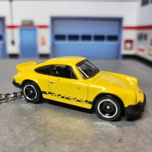 Porsche 911 Carrera RS 2.7 Schlüsselanhänger, Oldtimer-Modell Schlüsselanhänger 1:64 Benutzerdefinierte Diecast Porsche 911 Schlüsselanhänger Geschenk Sammlerstück Auto Schlüsselanhänger