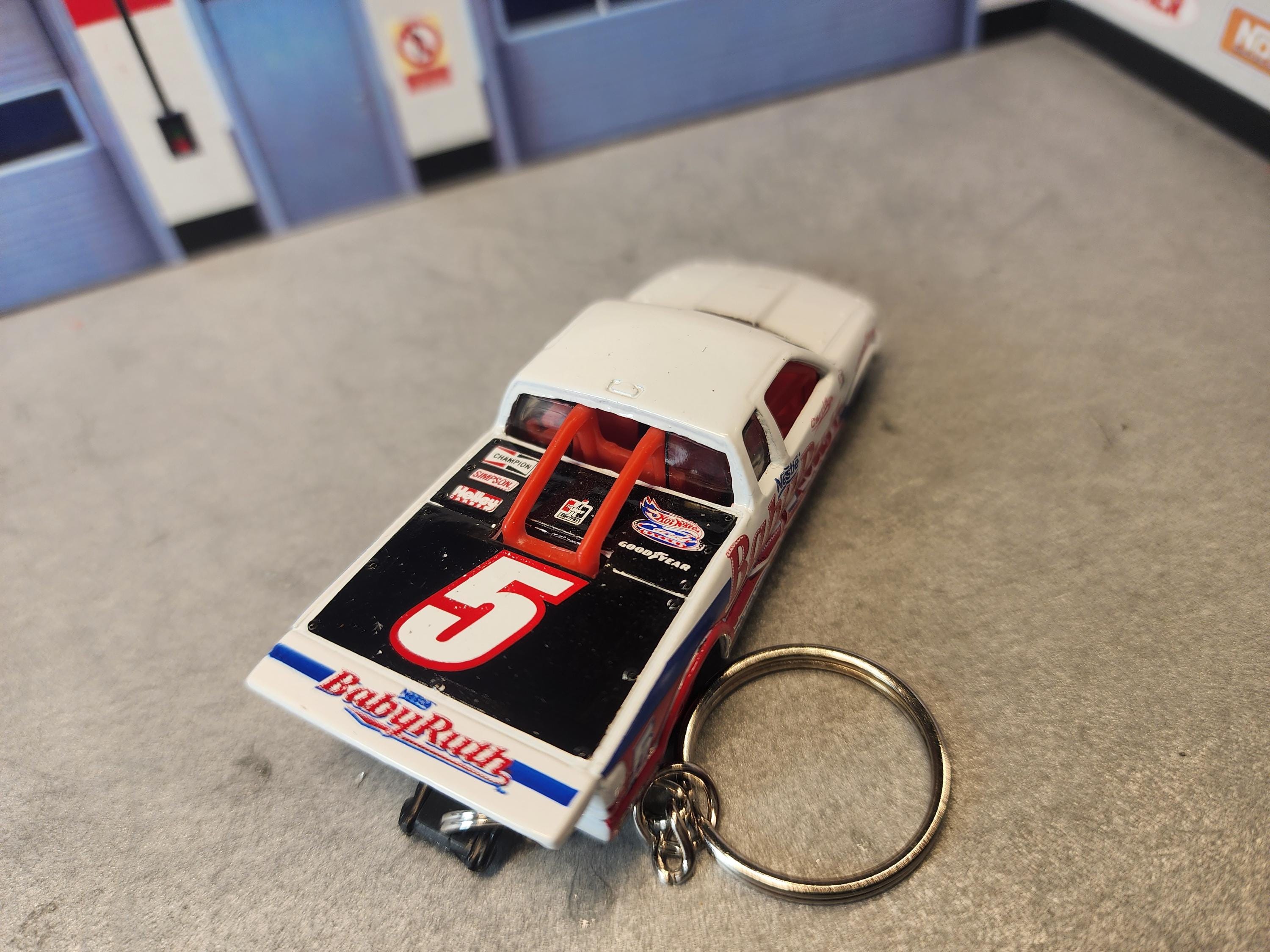 Chevy Keychain Compatible With Chevy Silverado 1500 Accessories - Toy Truck Gift - Foto 6