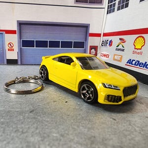 Audi TT Roadster Keychain, 2019 Diecast 1:64 Scale Keyring, Rare Car Collectible, Perfect Audi Gift for Car Enthusiasts, Premium Keychain