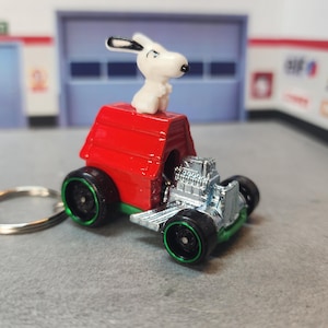 Snoopy Keychain,Charile Brown Snoopy Keychain, Snoopy Keychain, premium Keychain