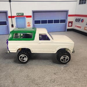 Ford Bronco Keychain, 1987 Ford Bronco Keychain, Bronco Keychain, Premium Keychain