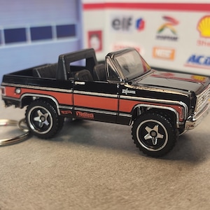 Chevy K5 Blazer Keychain, 1979 Chevy K5 Blazer Keychain, Blazer with Custom Wheels Keychain, Premium Keychain