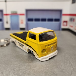 Custom Volkswagen T2 Pickup Keychain, 1:64 Scale Diecast VW T2 Truck Keyring, VW T2 Pickup Collectible Keychain, Pickup Car Enthusiast Gift