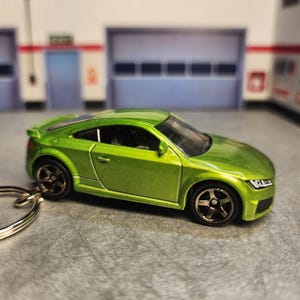 Audi TT RS Keychain, 2019 Diecast Audi TT Keyring, 1:64 Scale, Unique Gift for Car Lovers, Custom Keychain for Tt Fans, Supercar Collectible