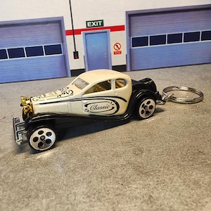 Bugatti Fandom Keychain, DieCast 1937 Bugatti Fandom Keychain, Custom Bugatti Keychain