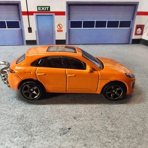Porsche Macan Keychain, Custom Porsche Macan Keychain, Porsche Macan Keychain, Premium Keychain