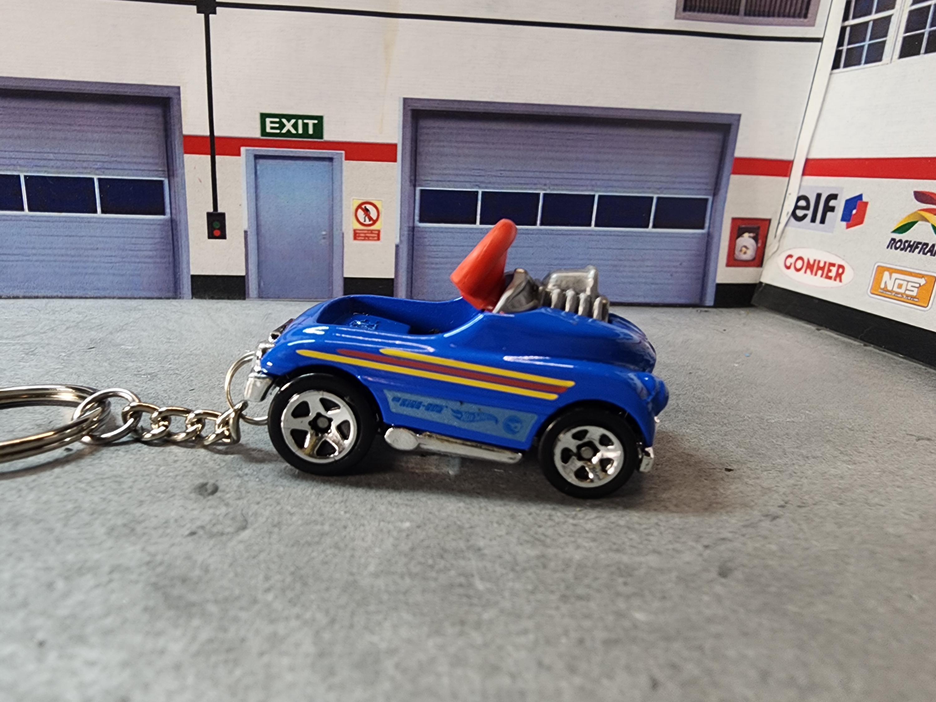 ダイキャストペダルカーキーチェーン、1:64スケール、車好きへのギフト