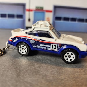 Porsche 911 Rally Keychain , Custom 1985 Porsche 911 Keyring, Unique Car Gift for Enthusiasts, Luxury Porsche Accessory