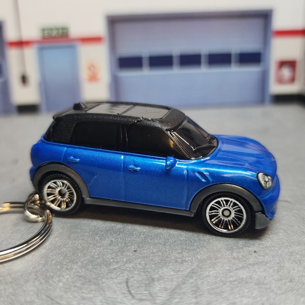 Mini Cooper Countryman Keychain: 2011 Diecast Model Car