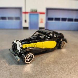 Bugatti Fandom Keychain, DieCast 1937 Bugatti Fandom Keychain, Custom Bugatti Keychain