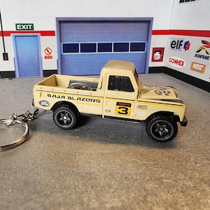 Land Rover Series lll Pickup Keychain, Land Rover Series 3 Pickup Keychain, Custom Land Rover Keychain