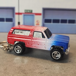 Chevy K5 Blazer Keychain, 1979 Chevy K5 Blazer Keychain, Blazer with Custom Wheels Keychain, Premium Keychain