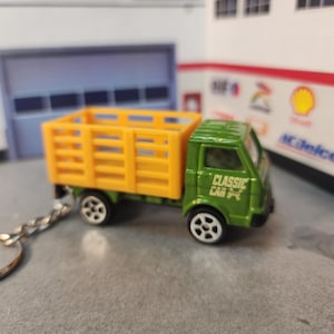 Steak Bed Truck Keychain, Custom Isuzu Heavy Truck Keychain,  Isuzu farm Truck Keychain