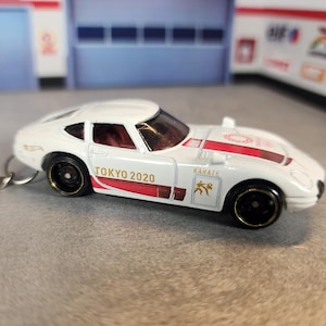 Toyota 2000GT Keychain, Toyota Keychain, Custom Toyota 2000GT Keychain, Diecast Toyota Keychain