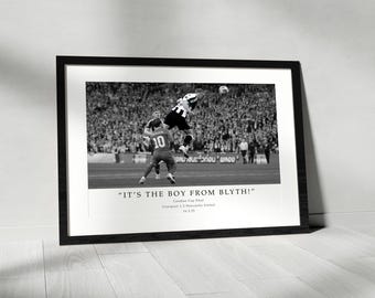 PRINT & RAHMEN (Club Color Splash) - Newcastle United FC - Dan Burn League Cup / Iconic Football Sports Moment Wandkunst Poster