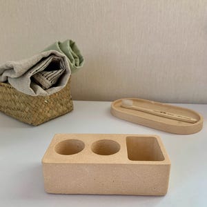 Hållare för elektrisk tandborste i betong, modern bänkorganisatör i badrum, minimalistisk toalettbricka i cement, modern badrumsinredning bild 18