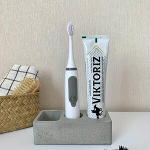 Hållare för elektrisk tandborste i betong, modern bänkorganisatör i badrum, minimalistisk toalettbricka i cement, modern badrumsinredning bild 16